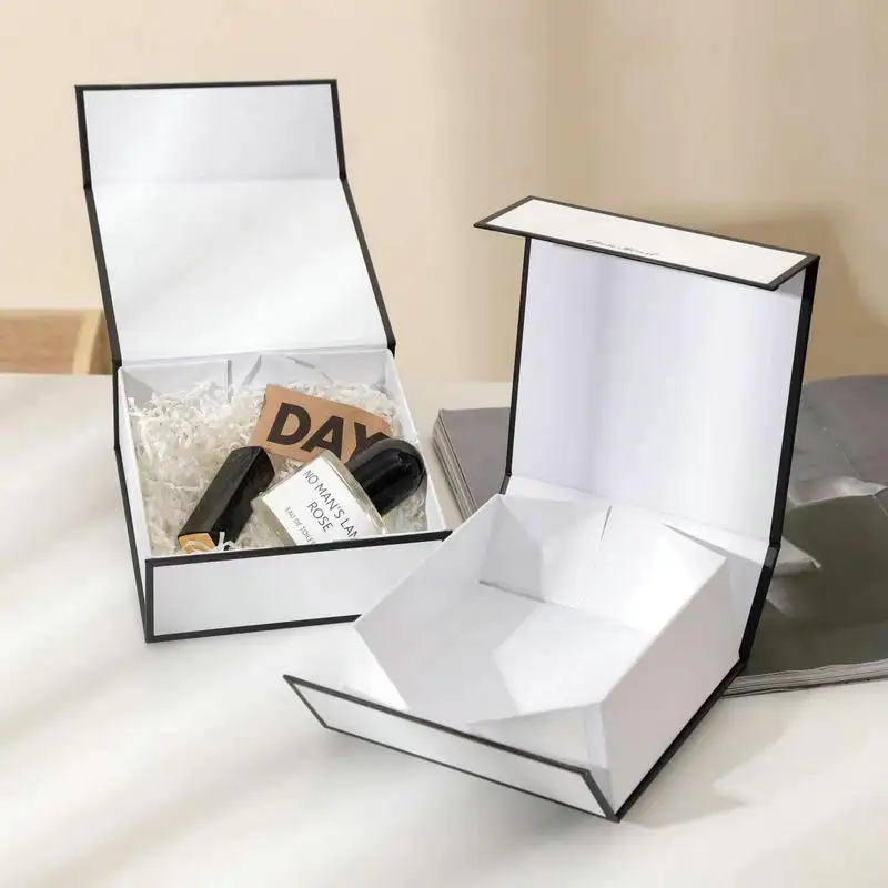 Hochwertige benutzer definierte Luxus bekleidung Verpackungs boxen Pappe Kleidung/Schuhe Weiß Matt Magnetische Geschenk box