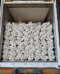 2025 Colheita Cebola Vermelha e Cebola Amarela Mix-Fazenda Fresca Fornecimento Direto Longa Vida De Prazo 5-8cm Tamanhos Bulk Pack Cebola descascada para Exportação - Product Image 5