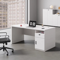 Bureau de travail moderne et durable, mobilier commercial avec grand espace, style panneau en bois pour le personnel