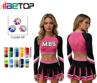 Uniforme de cheerleading orné de strass étincelants, ensemble embelli qui brille sur la scène, sur le terrain et dans chaque salle de compétition
