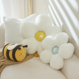 Peluche Abeille Géante Douce et Moelleuse, Animal en Peluche Abeille Bombée avec Coussin Fleur - Product Image 3