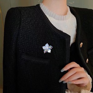 Broches de Moda Blancos Australianos, Joyería de Pecho con Perlas Naturales Inspiradas en el Agua de Mar, Nueva Flor de Pétalo para el Pecho, Venta al por Mayor y al Detal - Product Image 4
