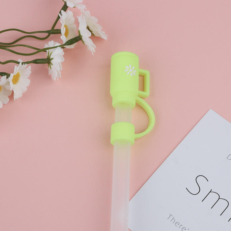 Light yellow straw cover