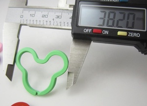Trang Sức Hình Đầu Mickey Màu Sắc Cầu Vồng Móc Chìa Khóa Chẻ - Product Image 2