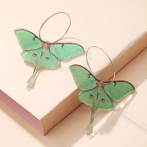Летние корейские США оптовая продажа женские Ушные Кольца оптом зеленые реалистичные акриловые серьги-кольца с бабочкой ювелирные изделия