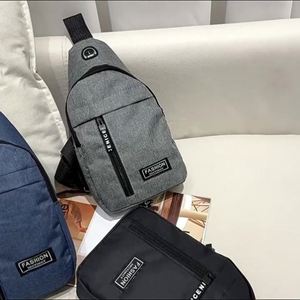 Sac bandoulière sport étanche pour homme avec trou pour écouteurs et logo personnalisé – Sac de poitrine pour homme - Product Image 1