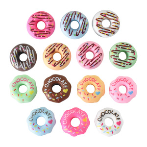 Jouets alimentaires en résine DIY, série de beignets à l'art latte avec lettres colorées - Product Image 5