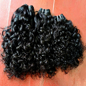 Extensions de cheveux humains bouclés vierges de qualité supérieure, non traités, d'Inde du Sud, de 14 à 18 pouces, en lots de cheveux naturels bouclés. - Product Image 1
