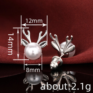 Orecchini a Perno con Corna di Cervo e Perle, Elegante Stile Femminile, Gioielli per Donne, Accessorio Regalo per Feste Natalizie e Uso Quotidiano - Product Image 4