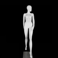 Mannequins poupée réaliste tête en fibre de verre corps entier mannequin réaliste féminin pour vitrine