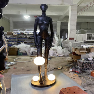 Joueur en cours d'exécution lampadaires terrain <span class=keywords><strong>but</strong></span> décoration Hall ornements humanoï<span class=keywords><strong>de</strong></span> Sculpture lampadaire œuvre Statue lumière - Product Image 3