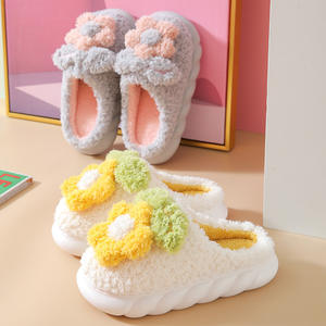 Chaussons Ashion à semelle EVA les plus vendus pour femmes, en peluche artificielle, style tendance en gros - Product Image 1