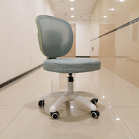 Vente en gros d'usine réglable en hauteur Table pour les devoirs des enfants Mobilier de maison Étude des enfants Chaise ergonomique PP pour bébé avec roue