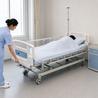 Lit médical manuel à 3 manivelles pour soins hospitaliers avec barrières latérales en ABS, roulettes à verrouillage centralisé et hauteur réglable OEM