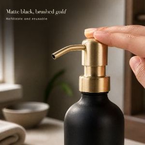 Botella de Jabón de Lujo Negra Mate de 250 ml con Dispensador Metálico para Jabón, Aceite y Loción - Product Image 6