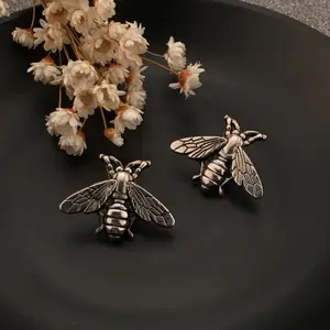 男性女性のための蜂ブローチピンレトロかわいい小さな蜂昆虫ブローチブローチ針アクセサリーパーティージュエリー