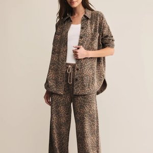 Veste de créateur vintage pour <span class=keywords><strong>femme</strong></span> sur mesure Chemise en jean à imprimé léopard décontractée Confortable <span class=keywords><strong>et</strong></span> respirante Manches longues Shacket pour <span class=keywords><strong>femme</strong></span> - Product Image 4