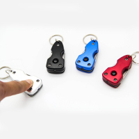 Porte-clés multifonction portable en forme de gourde avec lumière LED, tournevis et ouvre-bouteille pour usage quotidien et travaux manuels DIY
