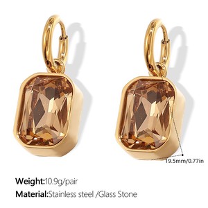 Ensemble de collier et boucles d'oreilles pour femme, champagne, petit cube géométrique 3D, haute couture, serti de diamants, luxe léger, forme carrée. - Product Image 2