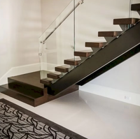 Escalier droit flottant Prima avec balustrade en verre sans cadre et monte-escalier ouvert pour la décoration de villas de luxe