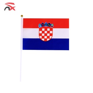 Ensemble de football personnalisé en gros Cadeau pour les fans 14*21cm Drapeau national croate à main avec poteau en plastique - Product Image 2