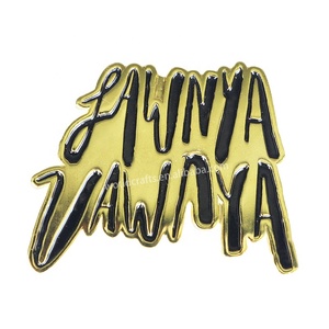 Hot Sale Großhandel Custom Gold Abzeichen Soft Emaille Letter <span class=keywords><strong>M</strong></span> Form Edelstahl Namensschild - Product Image 1