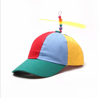 Gorra de béisbol ajustable de bambú arcoíris con diseño de libélula, talla única, con cierre a presión y hélice de arcoíris.