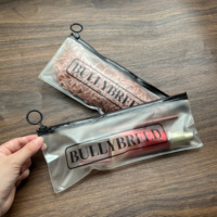 Sacs à fermeture éclair en PVC givré sur mesure - Pochette en plastique noire avec logo imprimé et anneau de traction