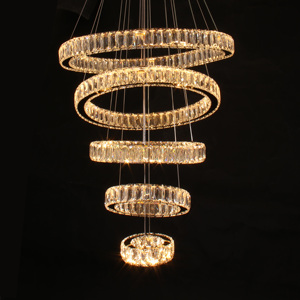 Lámpara de Araña Moderna de Lujo con 5 Anillos de Cristal K9, <span class=keywords><strong>Luz</strong></span> Blanca Cálida para Sala de Estar, Fácil Instalación - Product Image 1