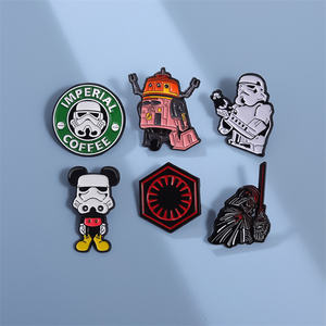 Vente en gros Broche créative en forme de robot de dessin animé Wars Anime Mouse Décorations d'épinglette en émail doux - Product Image 4