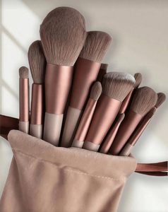 Ensemble de 13 pinceaux de maquillage professionnels en poils synthétiques doux et non pelucheux avec logo personnalisé, pour le visage, le blush et les contours, manche en plastique - Product Image 1