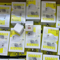 Chargeur Cube Portable Mini Personnalisé en Gros, Adaptateur Secteur USB A+C Double Port 20W à Charge Rapide pour Téléphone Portable Android