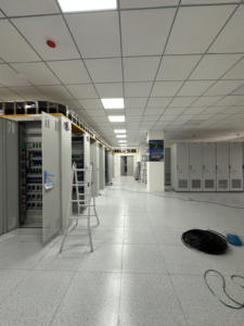 Venta Directa de Fábrica de Piso Elevado Cerámico Antiestático con Diseño de Flores Azules, Resistente al Fuego, que Garantiza la Protección de sus Datos Contra Incendios - Product Image 5