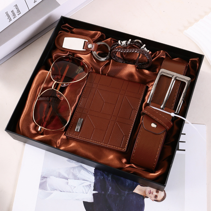 M3218-6 - Billetera + Gafas + Cinturón + Pulsera + Llavero + Caja de Regalo