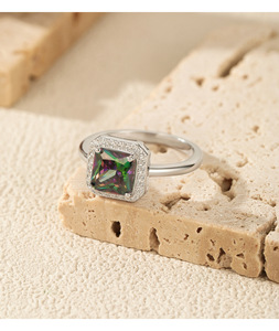 Anillo de plata de ley S925 con topacio místico arcoíris cuadrado, anillo llamativo con piedra preciosa que cambia de color para mujer - Product Image 4