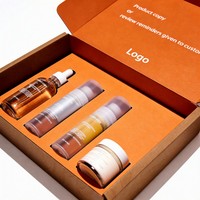 Boîtes d'emballage en papier ligné personnalisées. Boîtes aux lettres en carton ondulé imprimées avec des motifs adaptés à l'emballage des boutiques en ligne.