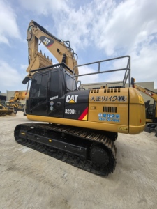 Excavatrice sur chenilles Caterpillar CAT320D2L d'occasion, bon prix, 20 tonnes, CAT 320D2L d'occasion, engin de construction à vendre - Product Image 2