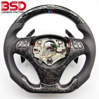 Volant en fibre de carbone personnalisé pour BMW E90 E91 E92 E93 M3 Série 3 328i 330i 335d Série 1 135i avec affichage LED du régime moteur