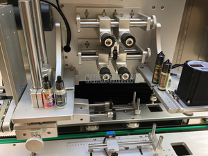 Machine d'étiquetage automatique de manchons rétractables pour bouteilles, équipement d'étiquetage de manchons en PVC pour l'industrie des boissons, alimentaire et chimique - Product Image 3