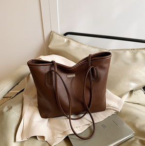 Sac fourre-tout beige tendance grande capacité à bandoulière unique en PU, sac à main bandoulière léger et portable avec fermeture éclair pour le quotidien - Product Image 4
