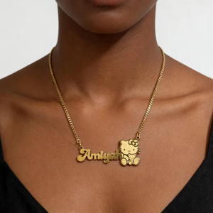 Collana con Ciondolo Personalizzato a Forma di Cartone Animato per Donne e Ragazze, Collane con Iniziali Incise in Acciaio Inossidabile Placcato Oro - Product Image 2