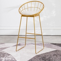 Tabouret de bar moderne minimaliste en fer forgé, chaise haute de salle à manger, accessoire photo, tendance, populaire sur internet, pour usage domestique avec dossier