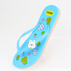 Vente directe usine – Nouveaux modèles de tongs et claquettes pour femmes, idéales pour la plage - Product Image 3