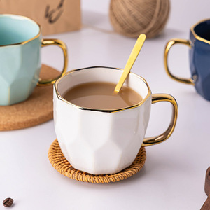 Tasse créative en céramique en forme de losange avec bord doré, couleur unie, pour café, thé, cadeau - Product Image 1