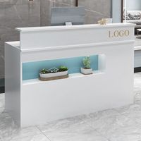 Table de réception moderne blanche de grande qualité pour salon de beauté Salon de coiffure Salon de coiffure en bois avec clous personnalisée Table frontale de spa