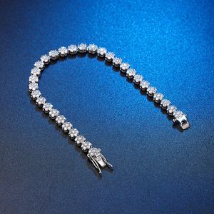 Bracelet de créateur polyvalent en forme de fleur de prunier en argent 925 avec moissanite - Product Image 5