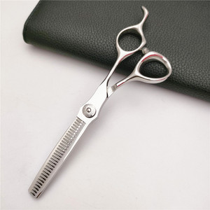 Tijeras para adelgazar el cabello Kp de 6,0 pulgadas para salón de belleza, hoja de acero inoxidable 440C para diestros, tipo estándar, fabricadas en Suzhou - Product Image 1