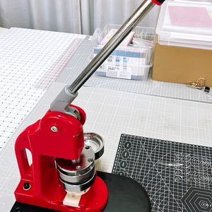 Bán chuyên nghiệp nhãn hiệu DIY tròn huy hiệu pin nút sản xuất máy sản xuất Huy hiệu máy - Product Image 3