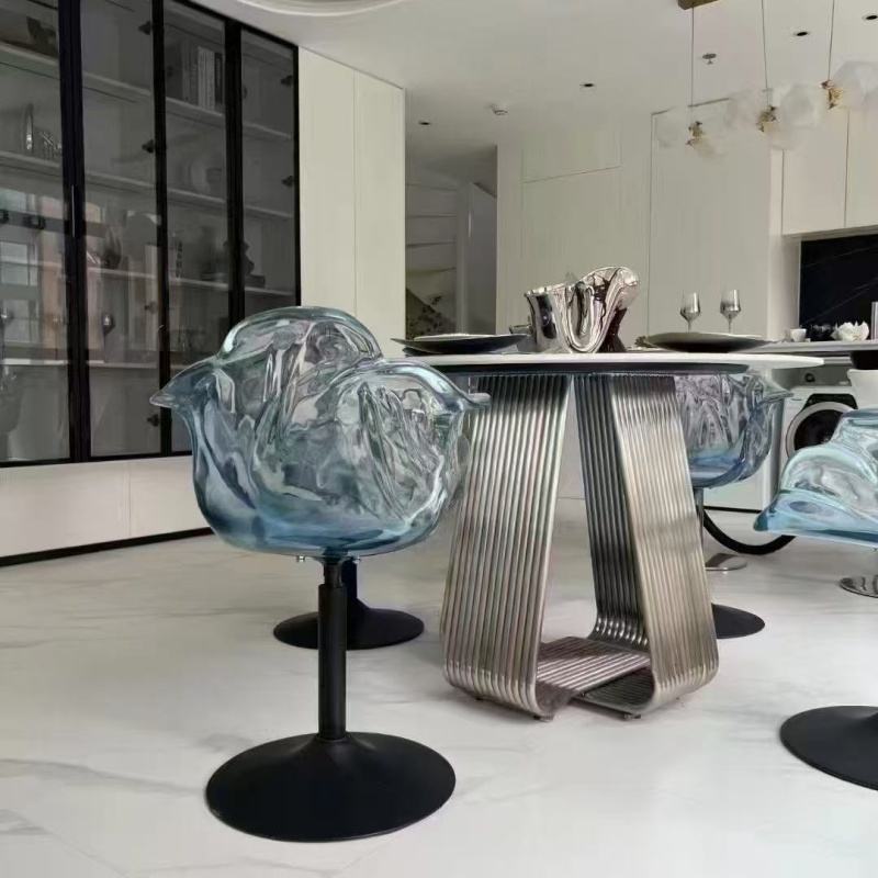 Bleu clair + pieds noirs