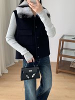 Gilet noir pour femme 100% laine, fermeture à boutons-pression, poches à rabat, style contrasté, col en fourrure de lapin Rex